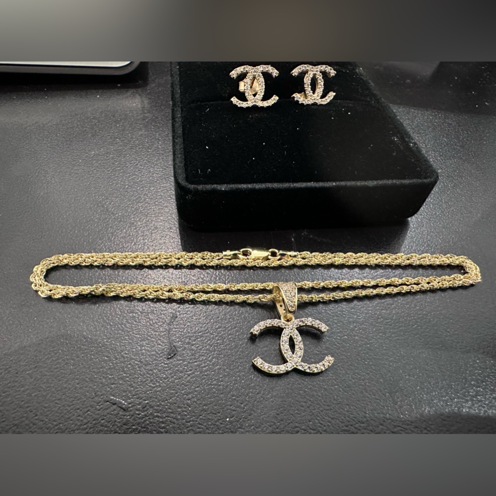 10KT CHANEL yellow gold CC Pendant with Matching CC Earrings - Picture 1 of 9